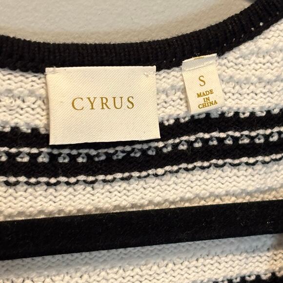 Cyrus Striped Textured Tie Front Sleeveless Sweater Vest - size Small - Picture 5 of 6